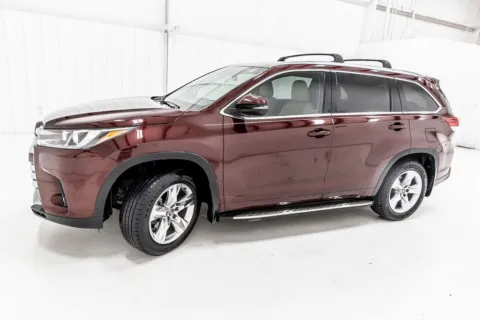 More photos of 2017 Toyota Highlander Limited at Sign It Drive It, TX
