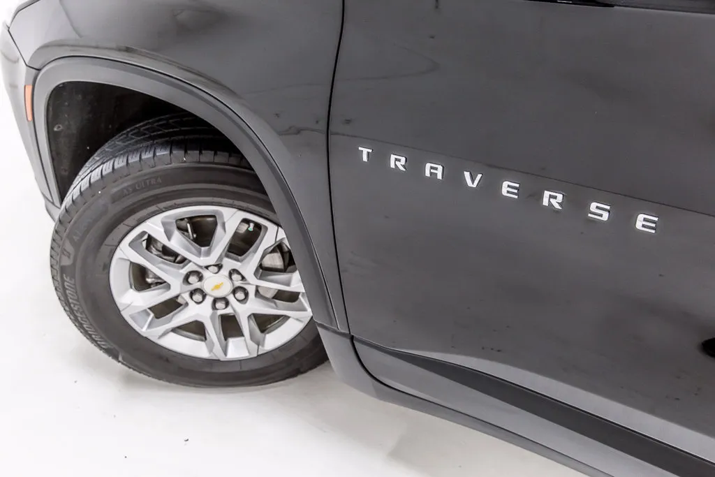 2023 Chevrolet Traverse LS - Photo 11