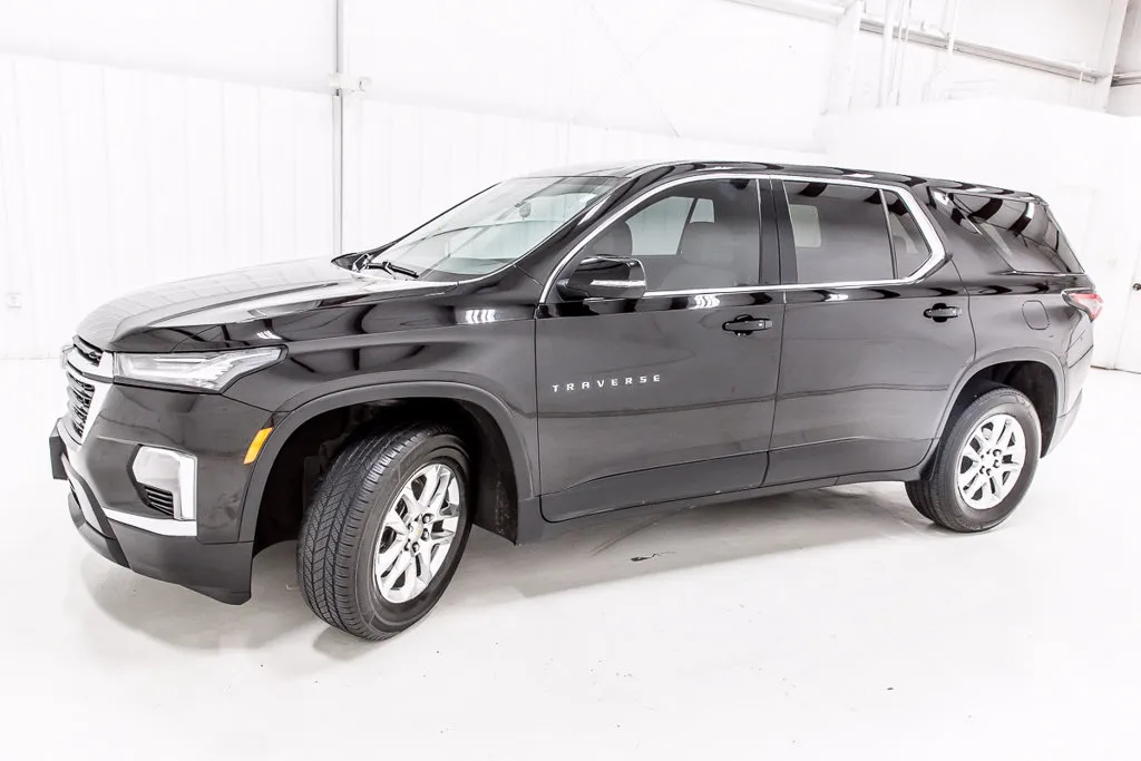 2023 Chevrolet Traverse LS - Photo 3