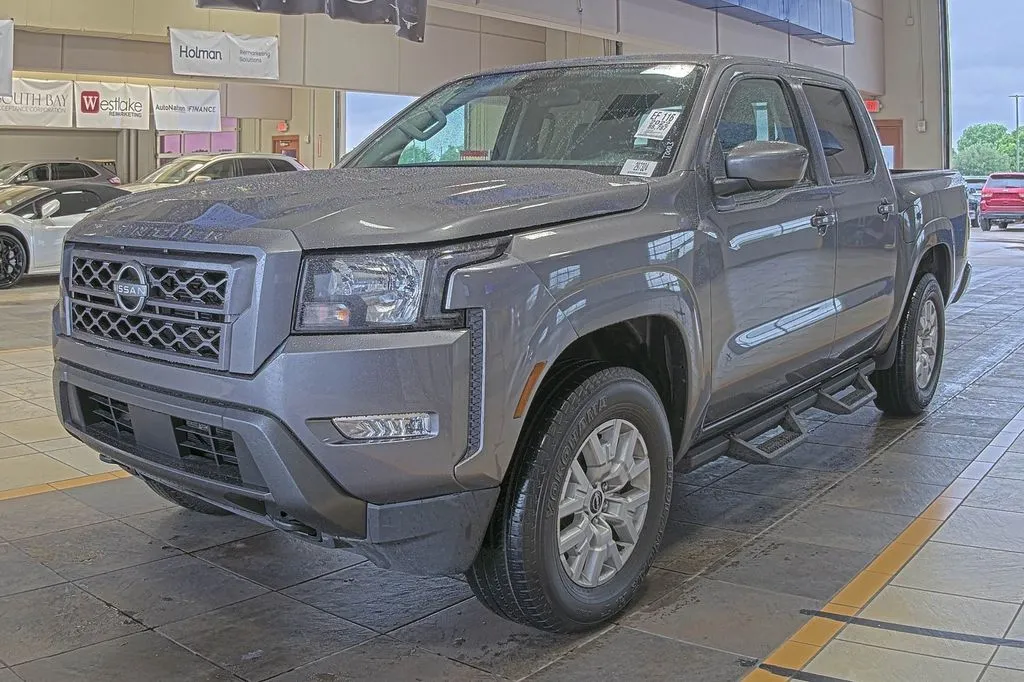 2022 Nissan Frontier SV Crew Cab 4X4 SWB's photo