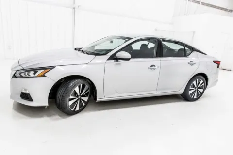 More photos of 2021 Nissan Altima 2.5 SV at Sign It Drive It, TX