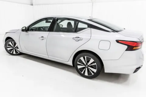 More photos of 2021 Nissan Altima 2.5 SV at Sign It Drive It, TX