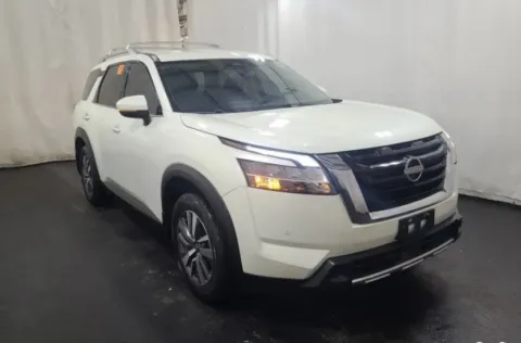 More photos of 2024 Nissan Pathfinder SL at Sign It Drive It, TX