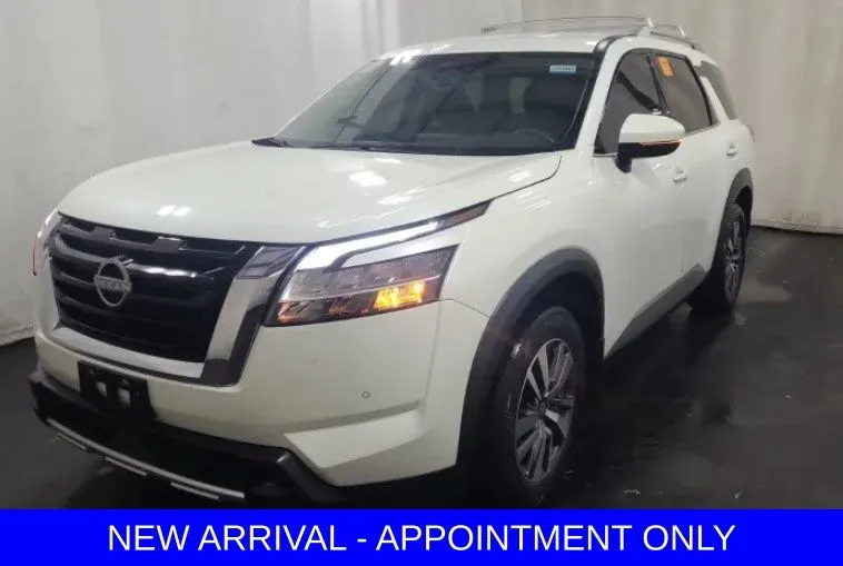 2024 Nissan Pathfinder SL 2WD's photo