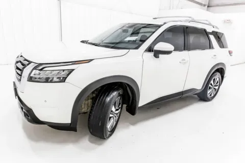 Photos of 2024 Nissan Pathfinder SL for sale in Denton, TX at Sign It Drive It