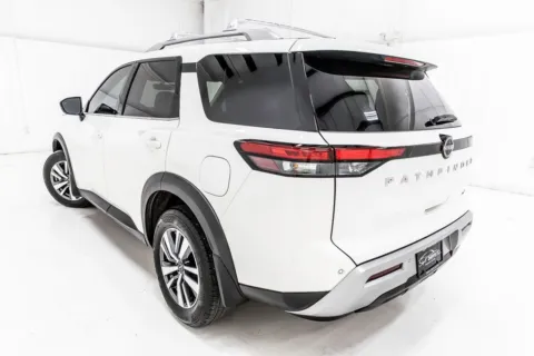 More photos of 2024 Nissan Pathfinder SL at Sign It Drive It, TX