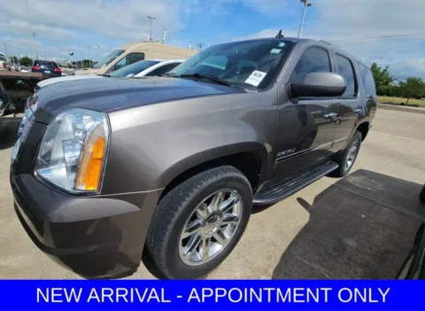 Beige 2011 GMC Yukon Denali for sale in Denton, TX