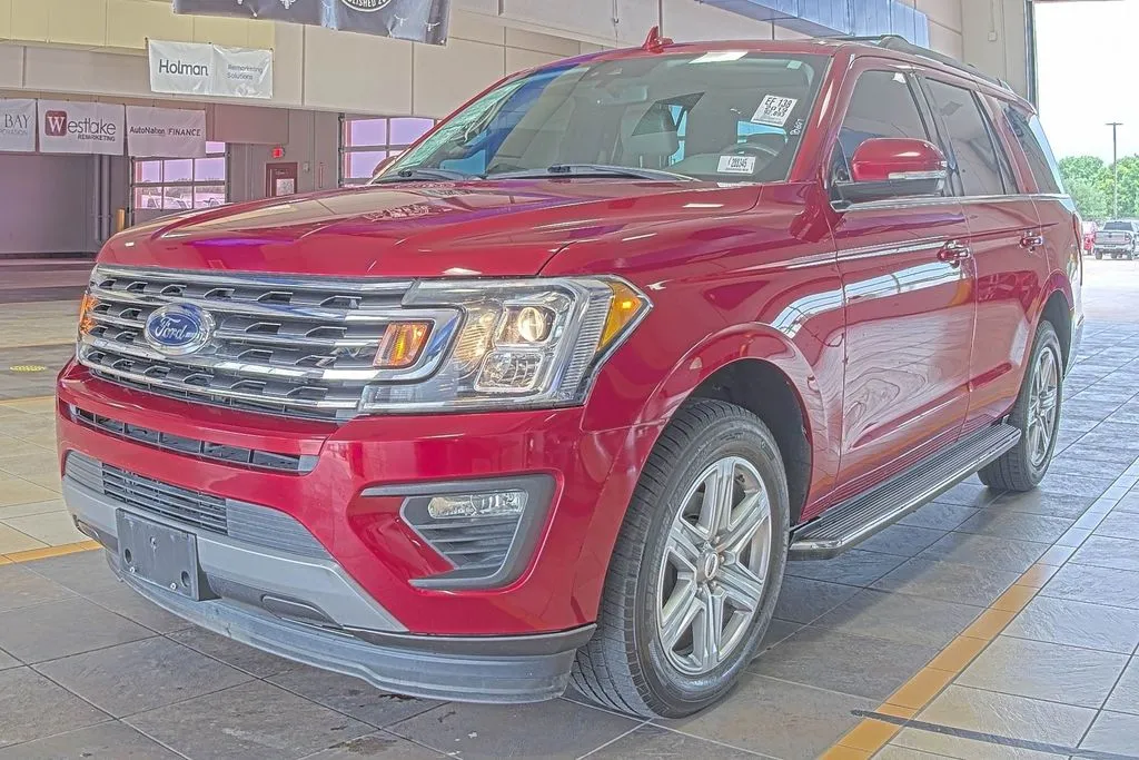 Red 2019 Ford Expedition XLT for sale in Denton, TX