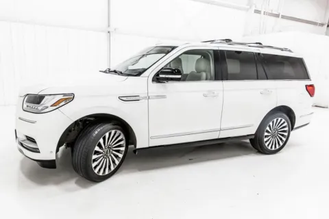 More photos of 2021 Lincoln Navigator Reserve at Sign It Drive It, TX
