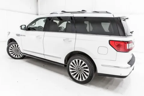 More photos of 2021 Lincoln Navigator Reserve at Sign It Drive It, TX