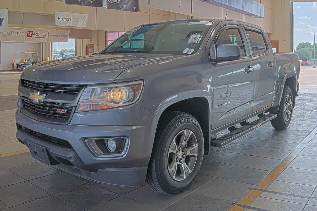 Gray 2019 Chevrolet Colorado Z71 for sale in Denton, TX