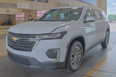 White 2023 Chevrolet Traverse LT Leather for sale in Denton, TX