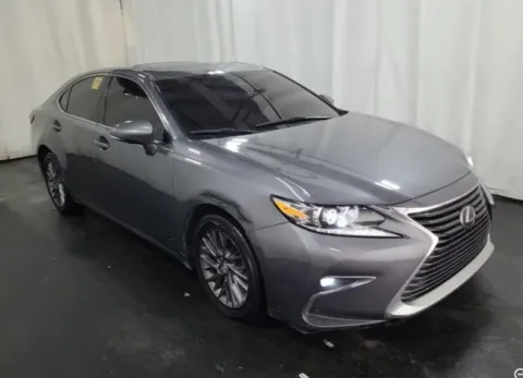 More photos of 2018 Lexus ES 350 at Sign It Drive It, TX