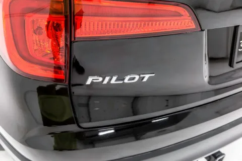 More photos of 2018 Honda Pilot LX at Sign It Drive It, TX