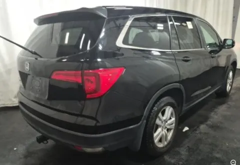 More photos of 2018 Honda Pilot LX at Sign It Drive It, TX