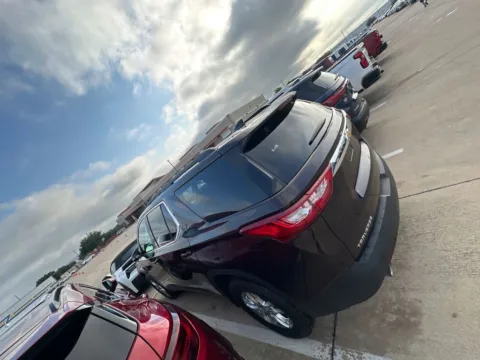 More photos of 2021 Chevrolet Traverse LT Leather at Sign It Drive It, TX