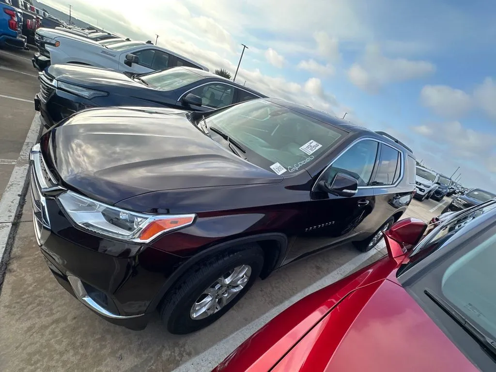 Black 2021 Chevrolet Traverse LT Leather for sale in Denton, TX