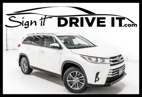 White 2019 Toyota Highlander XLE for sale in Denton, TX