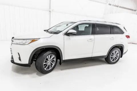 Another view of 2019 Toyota Highlander XLE for sale in Denton, TX at Sign It Drive It