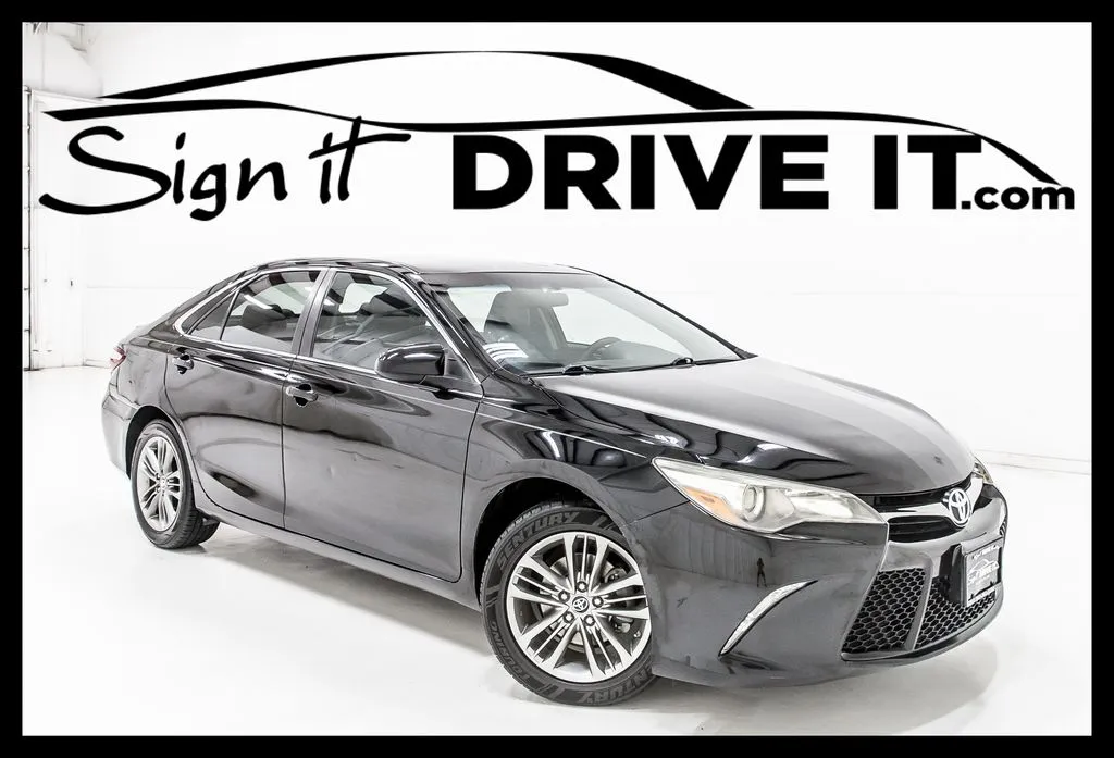 Black 2015 Toyota Camry SE for sale in Denton, TX