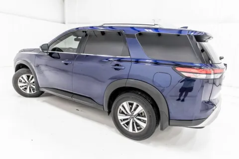 More photos of 2022 Nissan Pathfinder SL at Sign It Drive It, TX