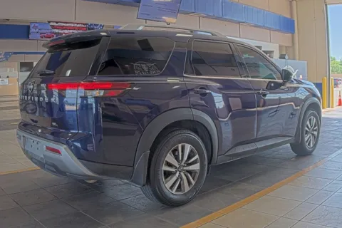 More photos of 2022 Nissan Pathfinder SL at Sign It Drive It, TX