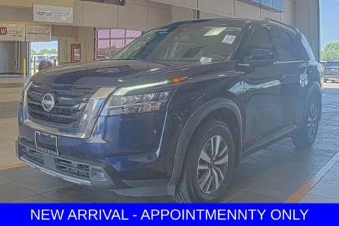 Blue 2022 Nissan Pathfinder SL for sale in Denton, TX