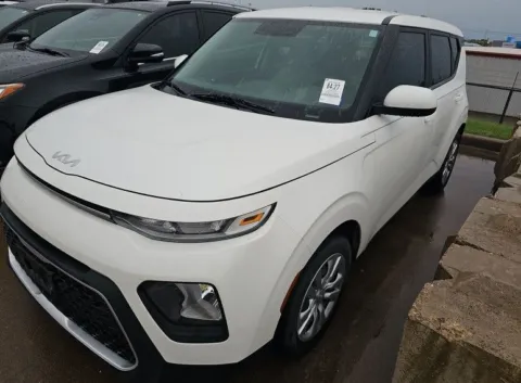 White 2022 Kia Soul LX for sale in Denton, TX