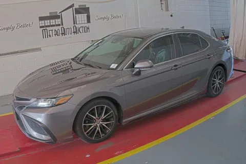 Gray 2021 Toyota Camry SE for sale in Denton, TX