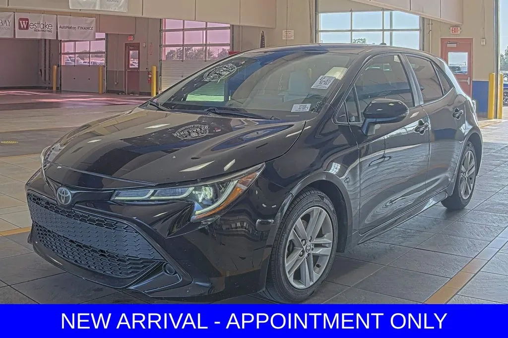 Black 2020 Toyota Corolla Hatchback SE for sale in Denton, TX