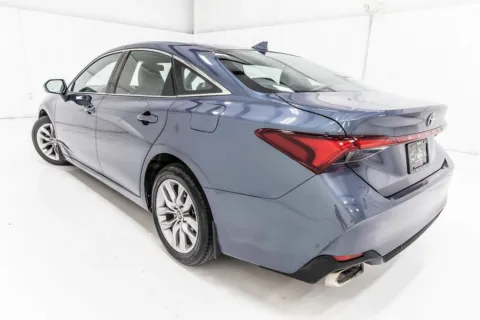 More photos of 2021 Toyota Avalon XLE at Sign It Drive It, TX