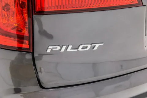 More photos of 2017 Honda Pilot EX at Sign It Drive It, TX