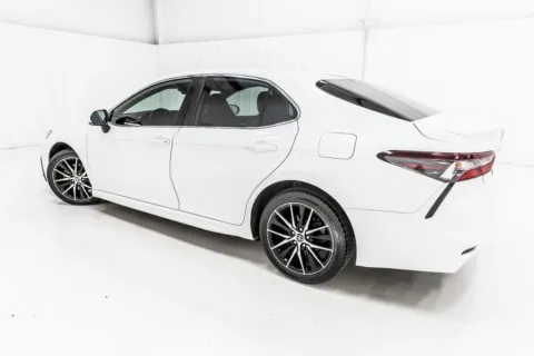 More photos of 2022 Toyota Camry SE at Sign It Drive It, TX