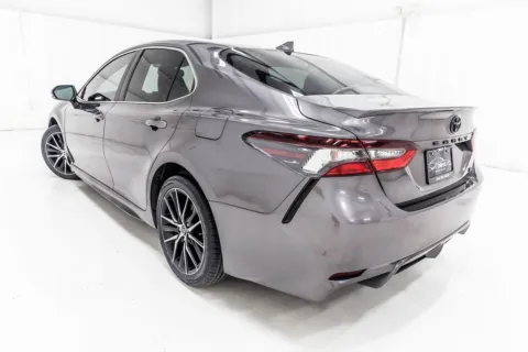 More photos of 2021 Toyota Camry SE at Sign It Drive It, TX