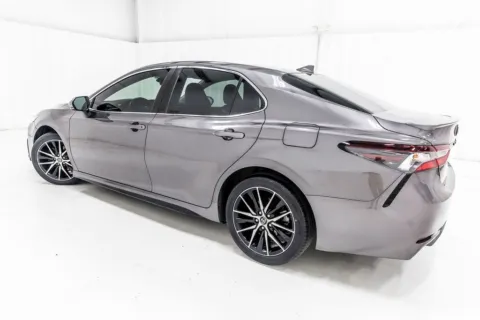 More photos of 2021 Toyota Camry SE at Sign It Drive It, TX