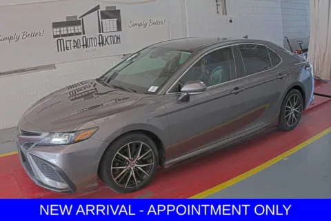 Gray 2021 Toyota Camry SE for sale in Denton, TX
