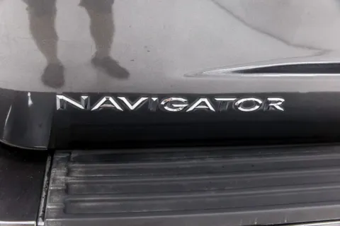 More photos of 2015 Lincoln Navigator at Sign It Drive It, TX
