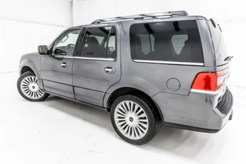 More photos of 2015 Lincoln Navigator at Sign It Drive It, TX