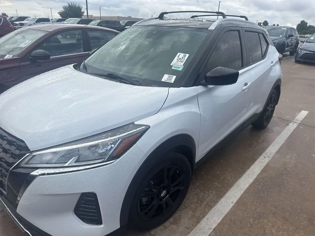 White 2021 Nissan Kicks SV for sale in Denton, TX