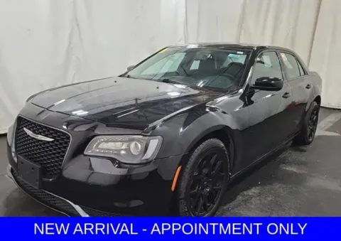 Black 2019 Chrysler 300 Touring for sale in Denton, TX