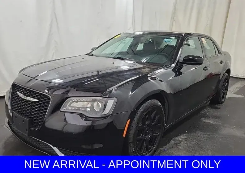 Black 2019 Chrysler 300 Touring for sale in Denton, TX