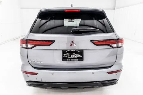 More photos of 2022 Mitsubishi Outlander Black Edition at Sign It Drive It, TX