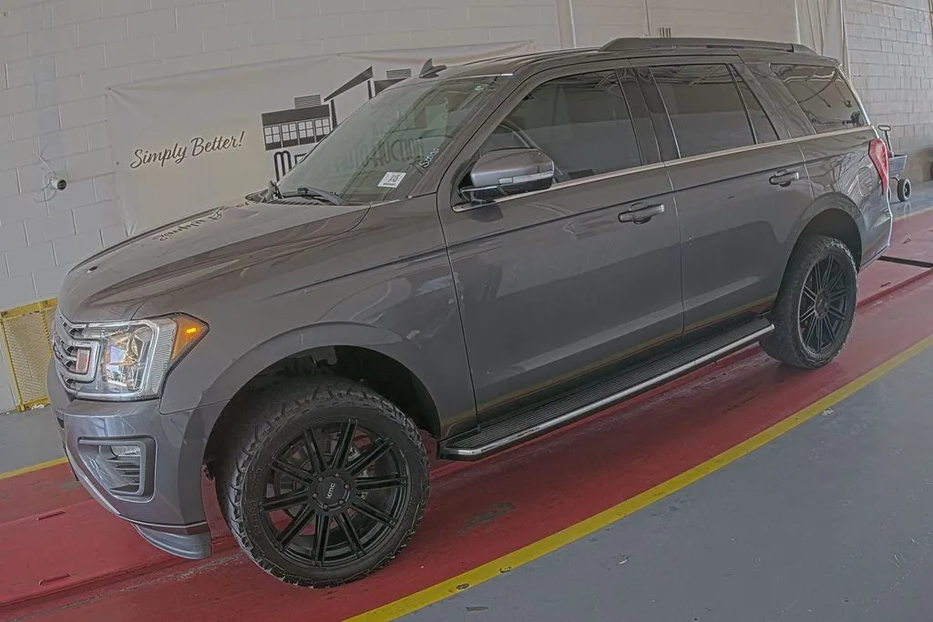 Gray 2019 Ford Expedition XLT for sale in Denton, TX