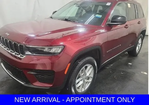 Red 2023 Jeep Grand Cherokee Laredo for sale in Denton, TX