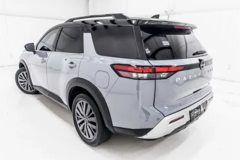 More photos of 2022 Nissan Pathfinder SL at Sign It Drive It, TX