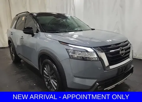 Black 2022 Nissan Pathfinder SL for sale in Denton, TX