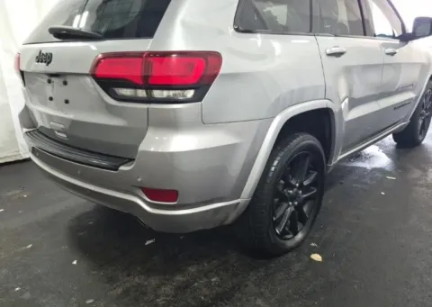 More photos of 2018 Jeep Grand Cherokee Altitude at Sign It Drive It, TX