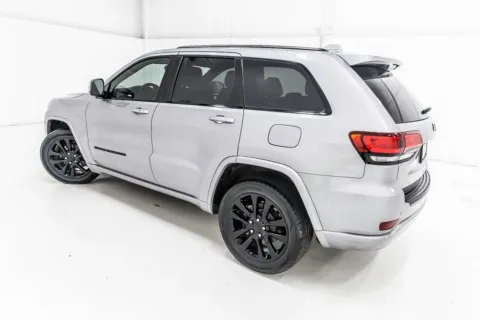 More photos of 2018 Jeep Grand Cherokee Altitude at Sign It Drive It, TX