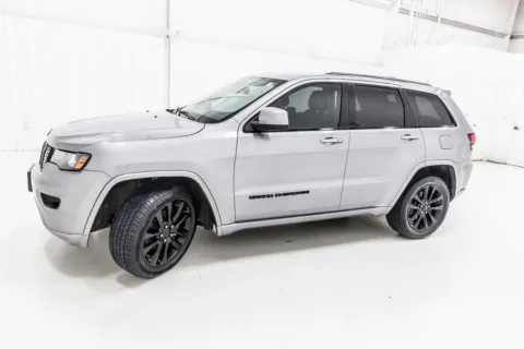 More photos of 2018 Jeep Grand Cherokee Altitude at Sign It Drive It, TX