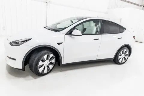More photos of 2021 Tesla Model Y Standard Range at Sign It Drive It, TX